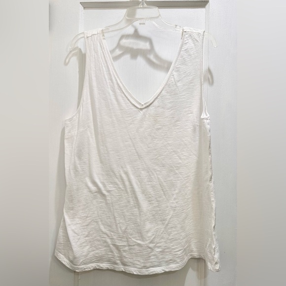Lilly Pulitzer Gigi Tank Top NWOT
Color: RESORT White - Picture 3 of 4